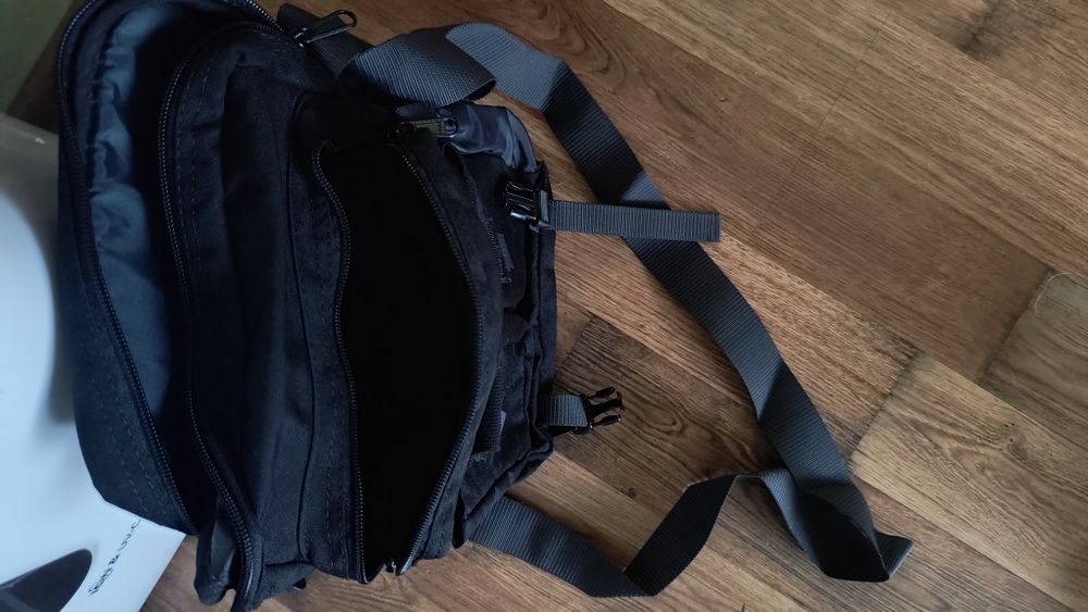 Продавам чанта за през рамо