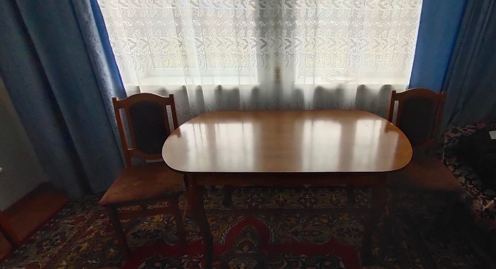 Продаю стол в гостиную