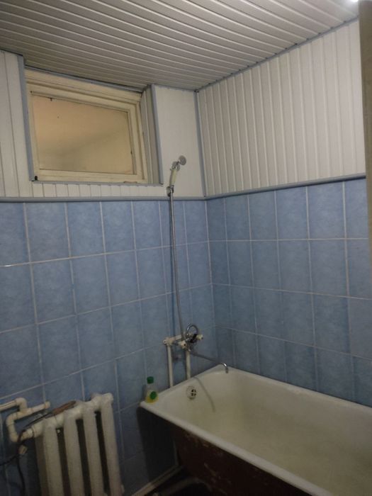 Сручна уй сотилади 
Хоналар сони 2 та
Каватлиги 2- кават 
Балкон 2х6