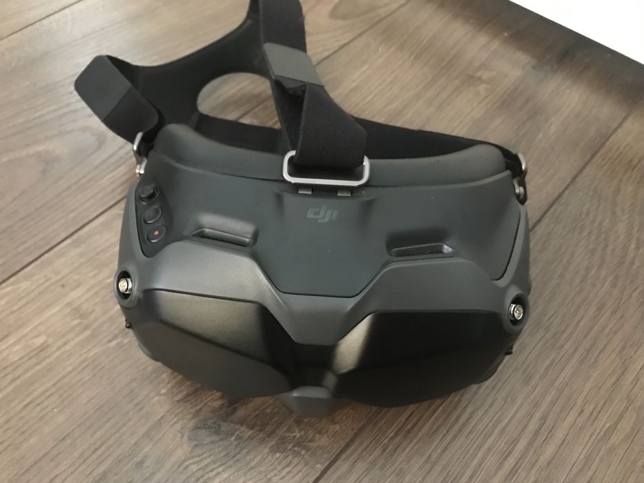 Дрон DJI FPV -само тяло+зарядно+перки и кутия!!!