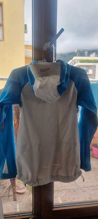 Дамска мембрана яке Peak Performance GORETEX