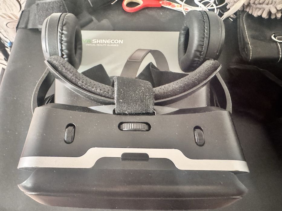 Продается VR очки со встроенными наушниками!