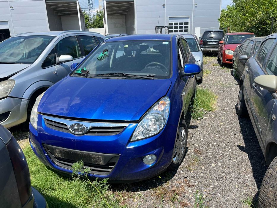 Dezmembrez Hyundai I20 1,2 benzina albastru 2009