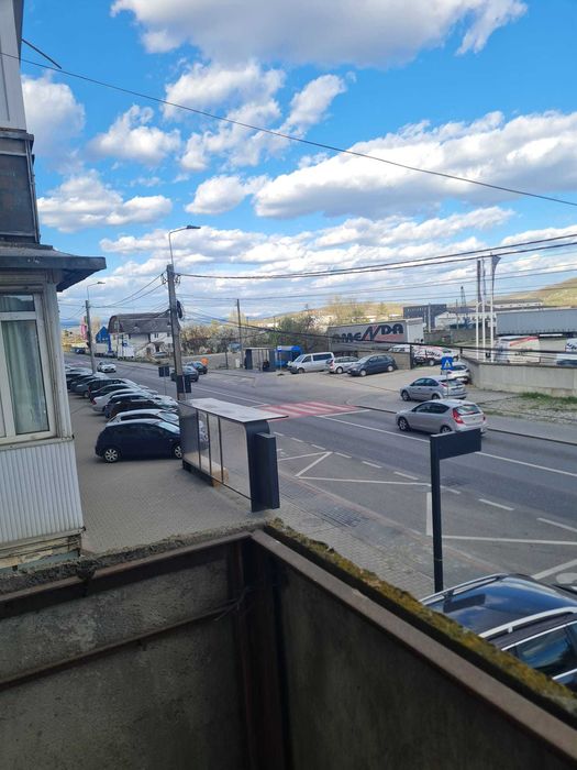 Apartament spatios 4 camere de vanzare 65 000 euro ( negociabil)