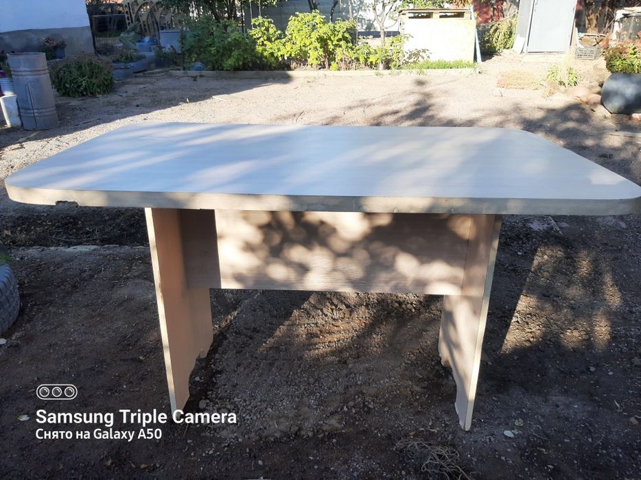 Продаю стол кухонный