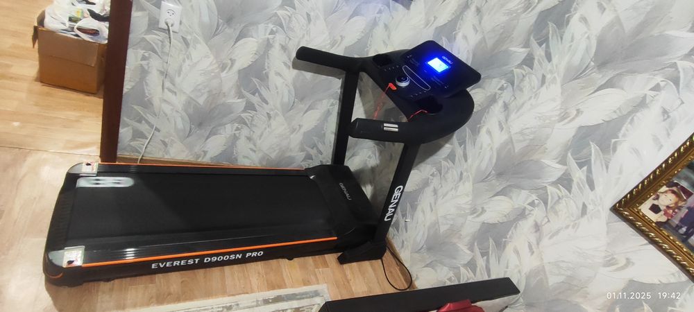 Продам беговую дорожку Genau