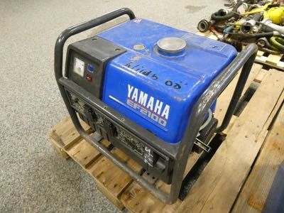 Бензиновый генератор Yamaha EF2500.