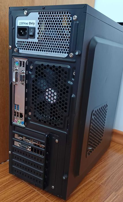 Calculator Unitate PC Gaming Ryzen 5 1400 Ram 16 G Video Rx 470 4/8 Gb