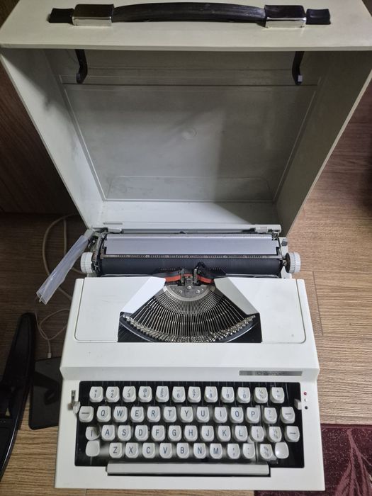 Mașina de scris Challenger, nefolosita