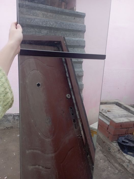 Айна сатылады шкафтан шықан