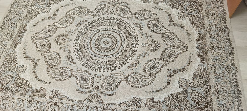 Коверь бежевый  б/у