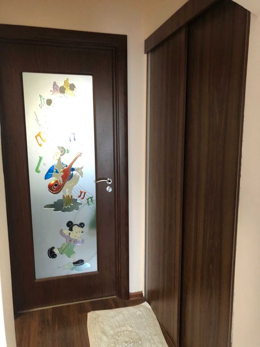 vand apartament 3 camere, decomandate in Buhusi