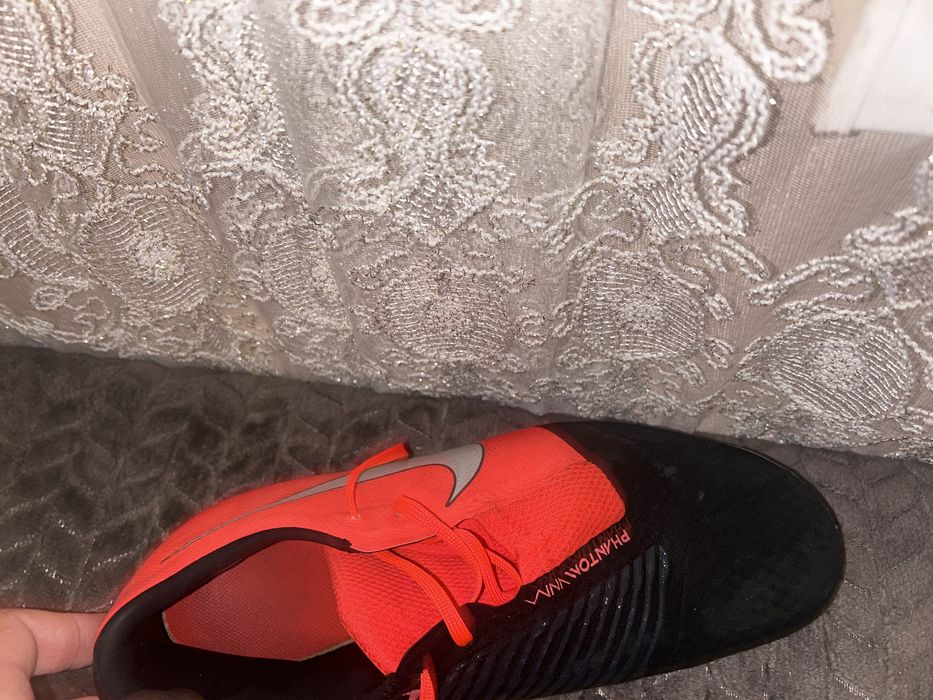 Продавам бутонки 42 номер Nike phantom venom Elite fg