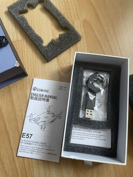 Drona mini Eachine E57 cu telecomanda si camera Hd