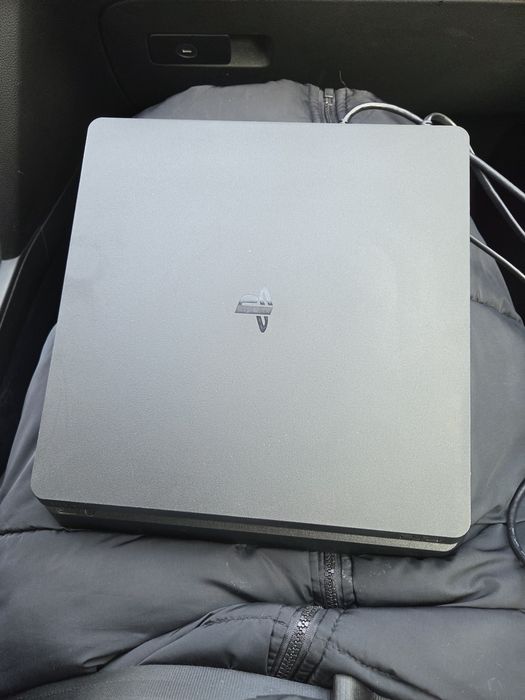 Vând PS4 SLIM fara manete