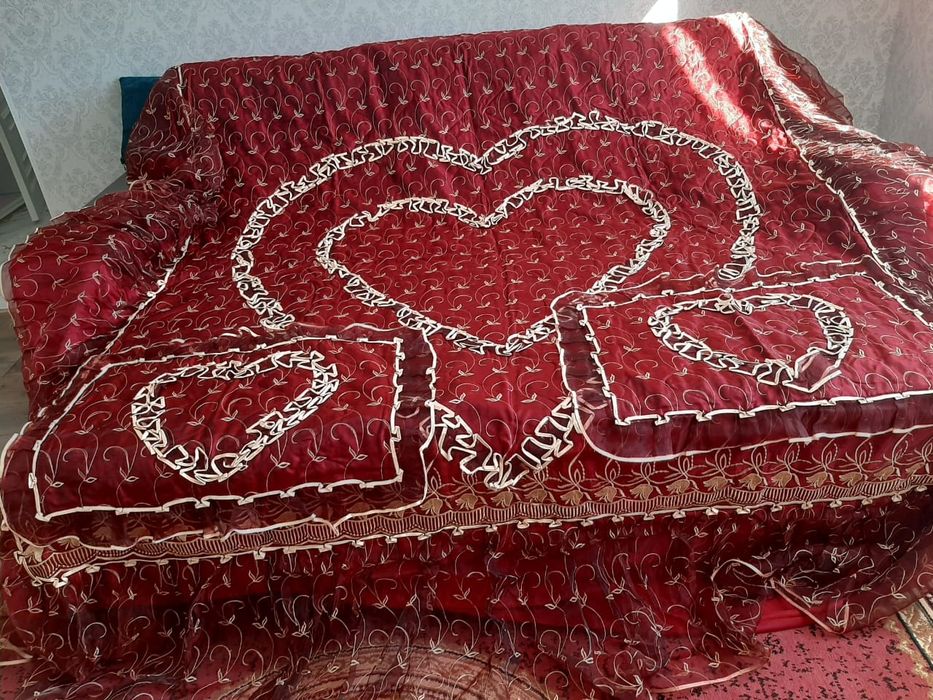 Продам покрывало для кровати