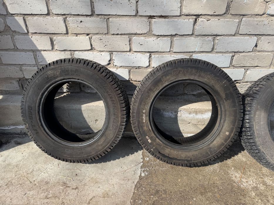 Шины 205/70/16 всесезонные.