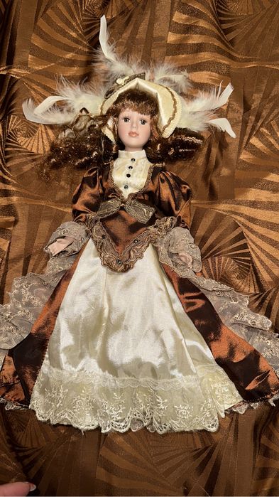 Продам фарфоровые  куклы