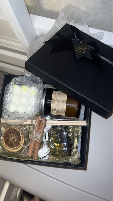 Набор ароматизированных свечей и диффузор