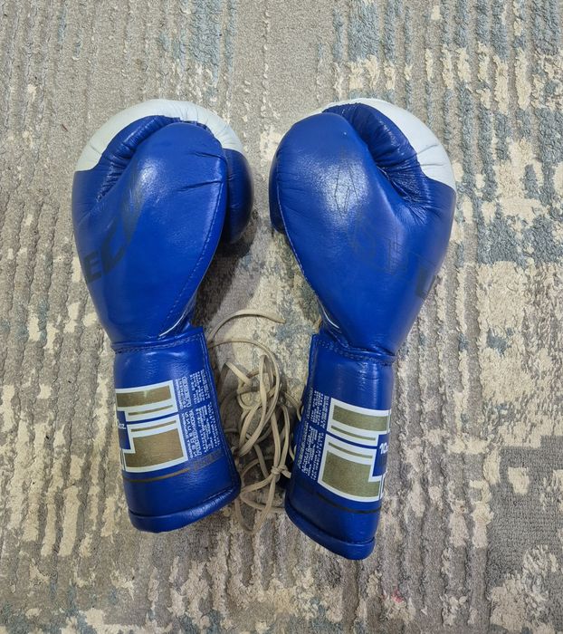 Боксерские перчатки