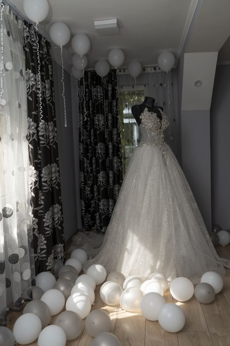 Vând rochie de  mireasa   si pantofi