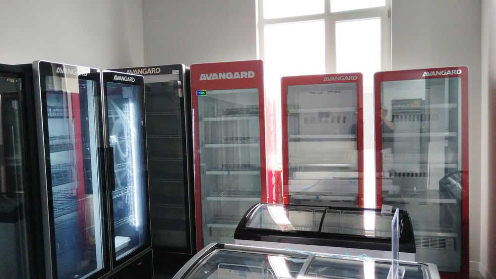 Новый Витринный холодильник