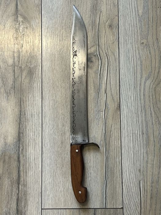 голем правен нож