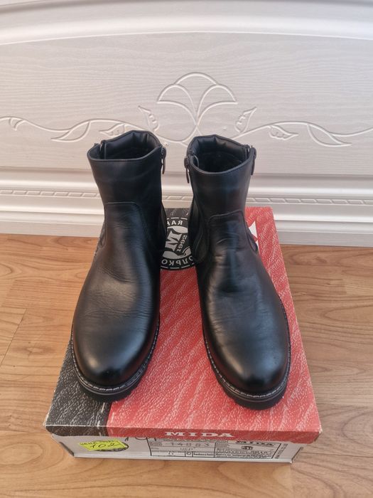 Продам обувь Mida