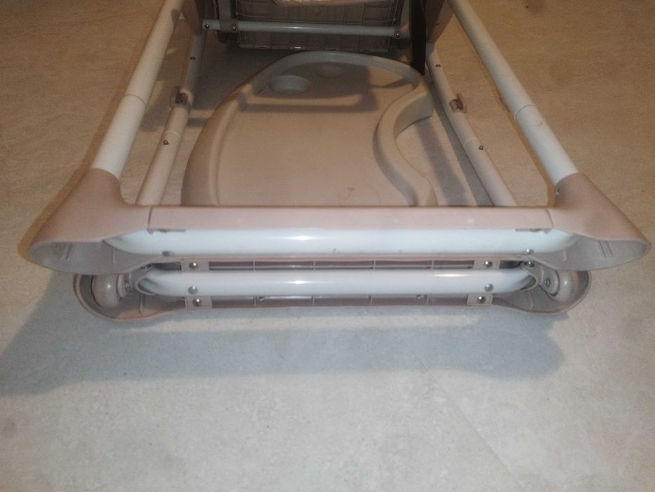 Scăunel de luat masa  bebe Hauck