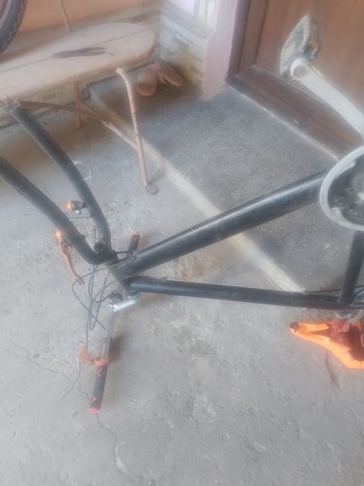 Vând cadru montabai bicicleta