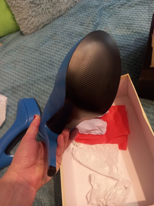 Продам новые лабутены