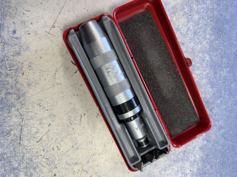 Ударна отверка Force с 4 накрaйника