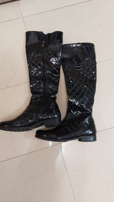 Ботуши равна подметка