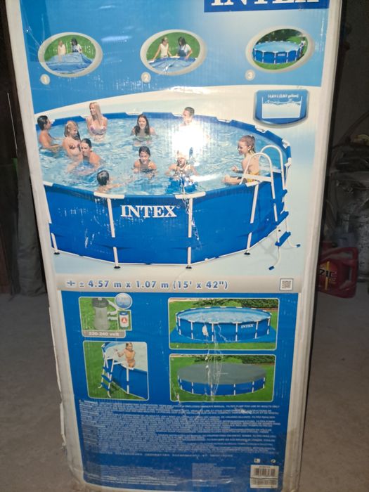 Продаётся  б.у бассейн каркасный круглый . Диаметр 4.57м и высотой  1.