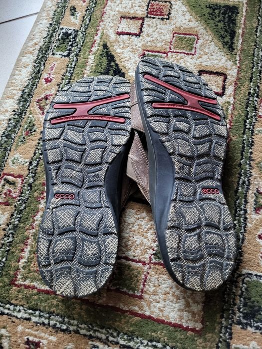 Papuci ecco noi fara eticheta