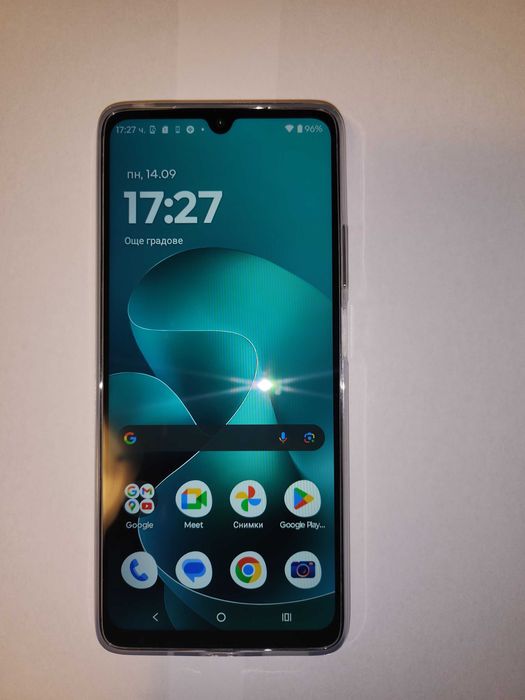продавам чисто нов смартфон moto g06