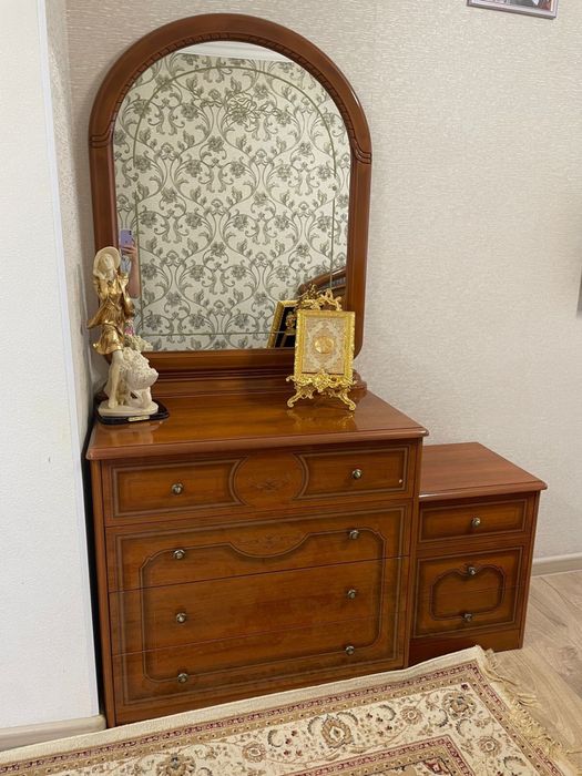 Продам срочно спальный гарнитур