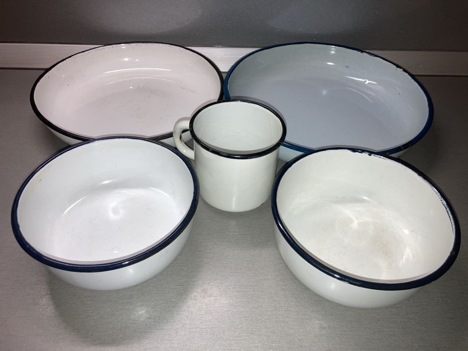 Емайлирани тавички, купички и канче