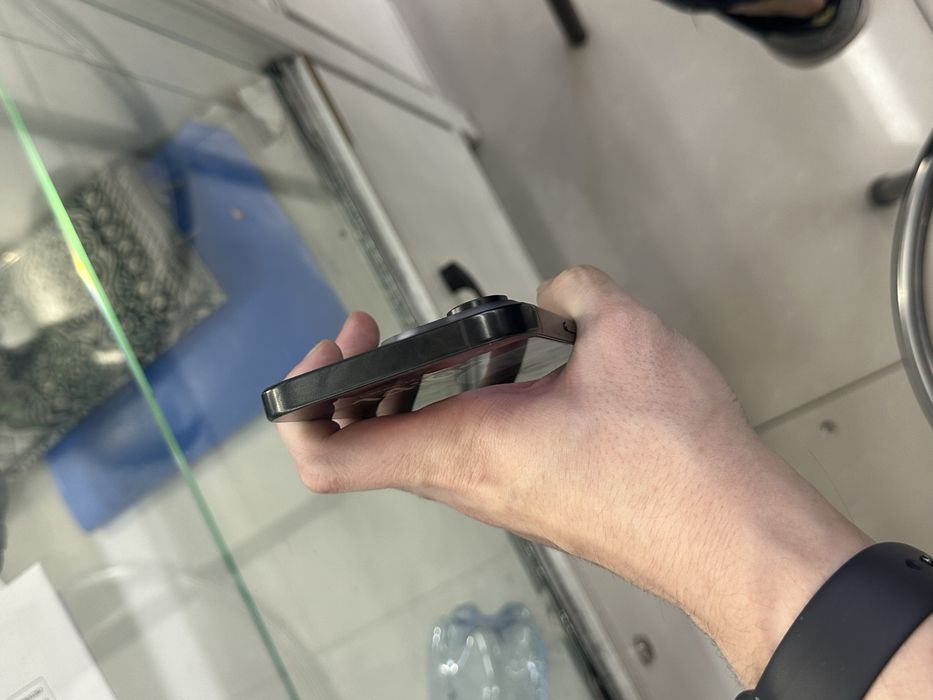 Срочно продаю iPhone 16 PRO MAX 256/92% Esim