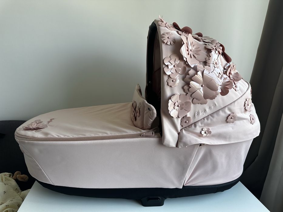 Кош за новородено Cybex Priam Lux SIMPLY FLOWERS