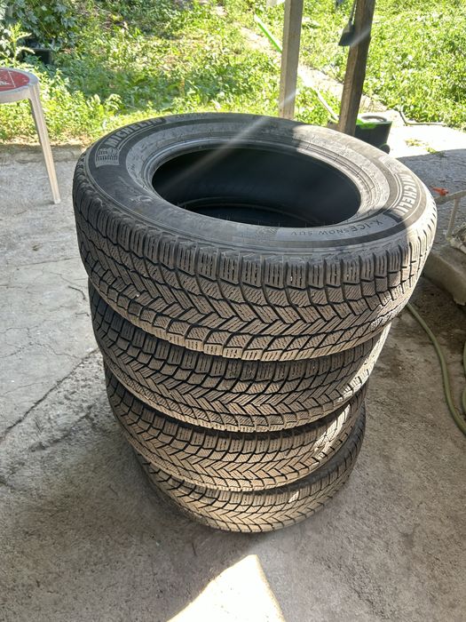 Продам шины зимние липучка