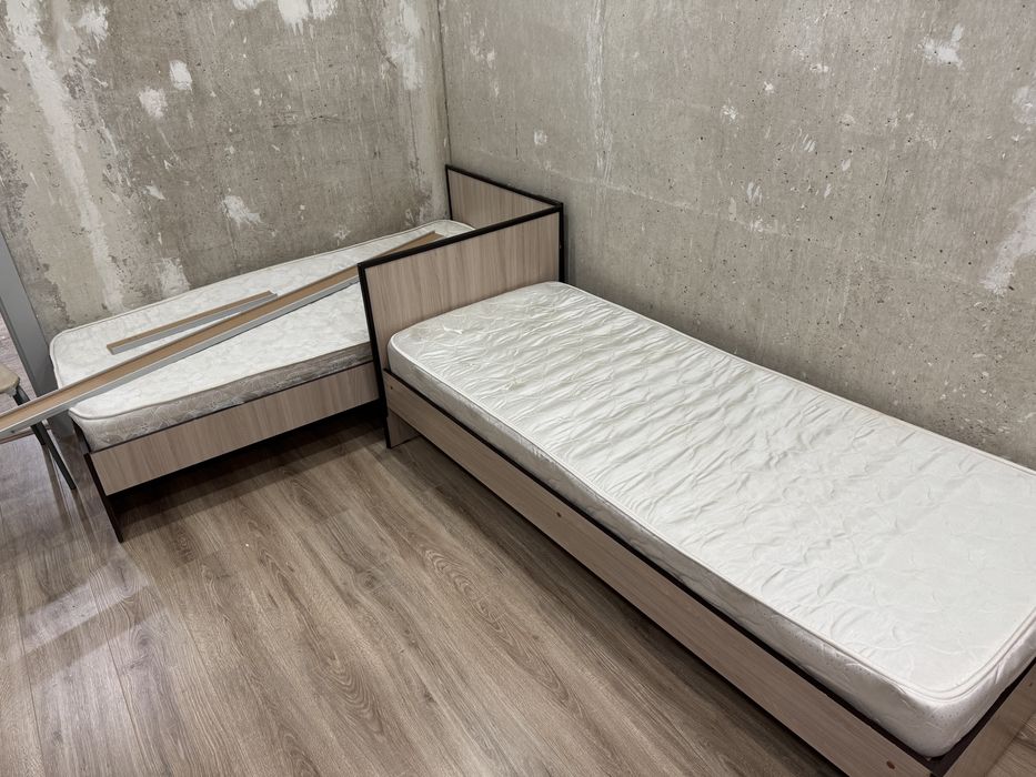 Продам кровати с матрасами