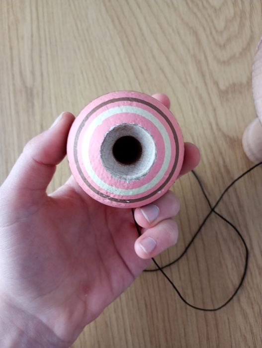 Vând kendama krom strigi roz