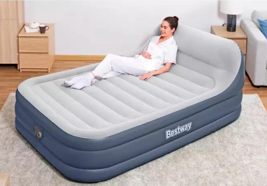 Надуваем матрак с вградена помпа 2.26м-1.52м-84см