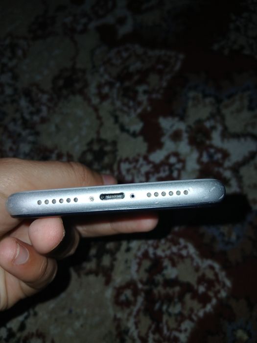 Айфон хр сотилади 700 минг обменгаям  бор