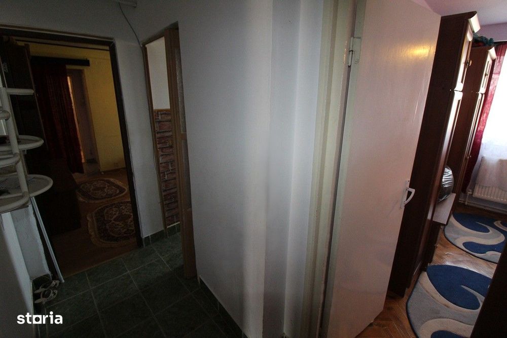 Vând apartament cu 3 camere în Hunedoara, Micro6-Str.Batiz, etaj 3...