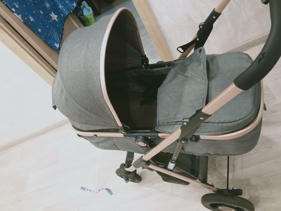 Продаю коляску Belecoo