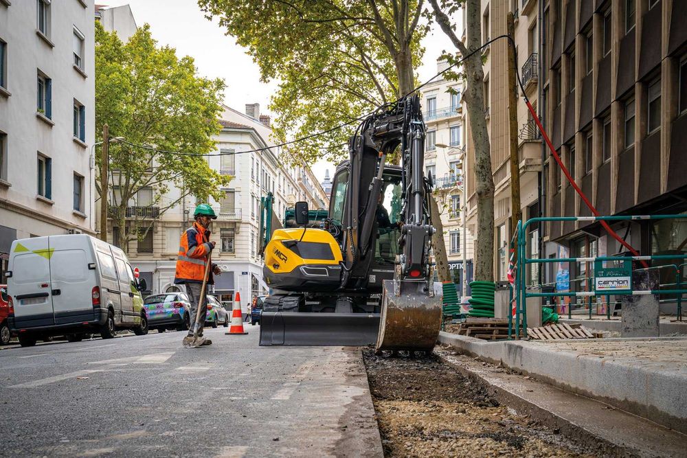 MECALAC 6MCR - Мултифункционален багер, челен товарач, кран и мотокар