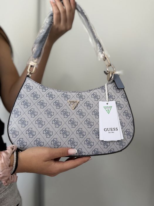 Geantă Guess damă – nouă, cu etichetă, model monogramă gri