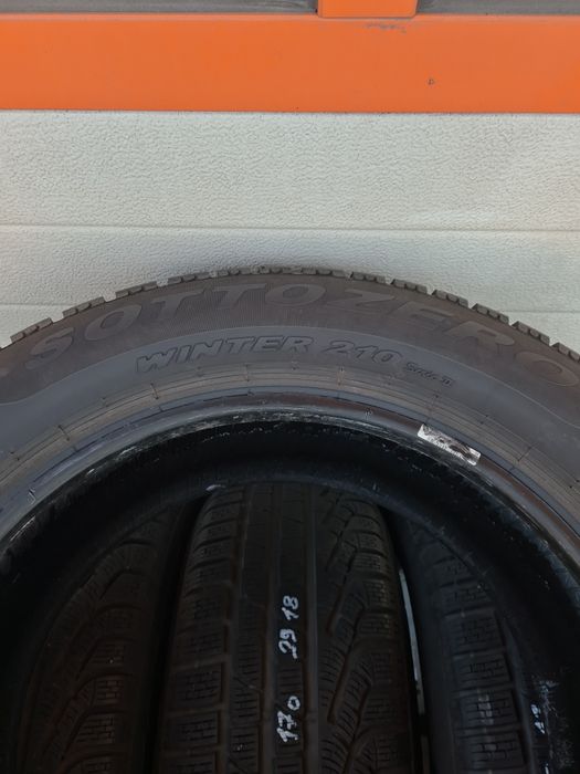 Зимни гуми 4 броя PIRELLI SottoZero 235 55 R17 дпт 2918